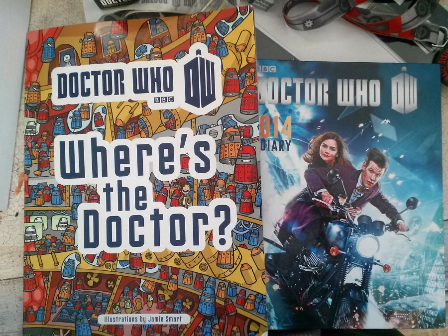 Dr. Who Lot - 2x Lanyard, 2x Miniature Busts, Tote Bag, 2x Books [Photo 2]