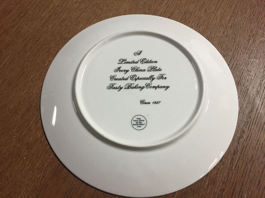 1957 Tastykake Limited Edition Christmas Plate [Photo 6]
