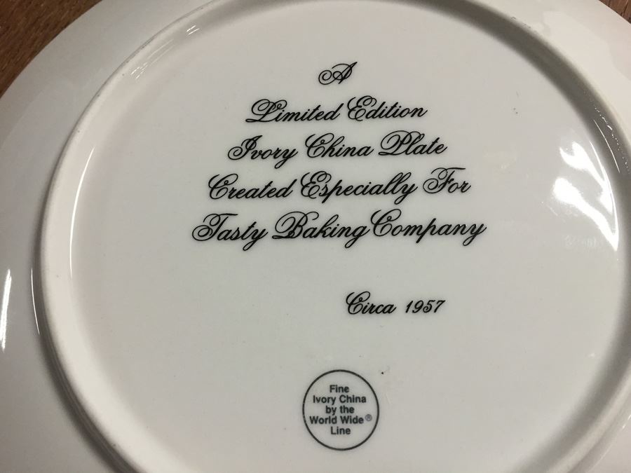 1957 Tastykake Limited Edition Christmas Plate [Photo 3]