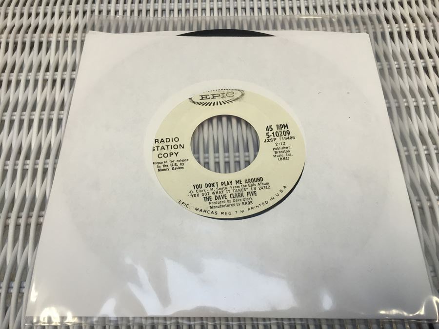 The Dave Clark Five ‎- A Little Bit Now - Epic ‎- 5-10209 - PROMO Radio Station Copy [Photo 1]