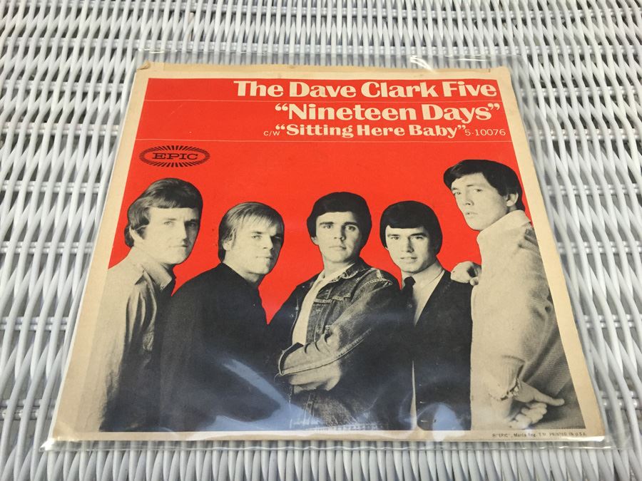 The Dave Clark Five ‎- Nineteen Days - Epic ‎- 5-10076 - PROMO Radio Station Copy [Photo 1]