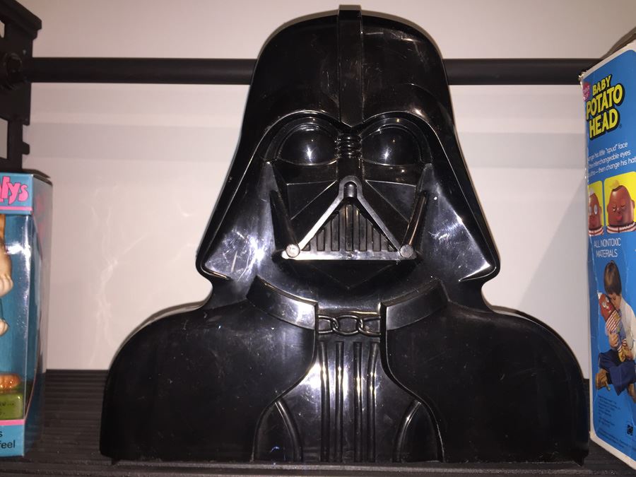 Star Wars Empire Strikes Back Darth Vader Accessory Storage Chamber [Photo 1]