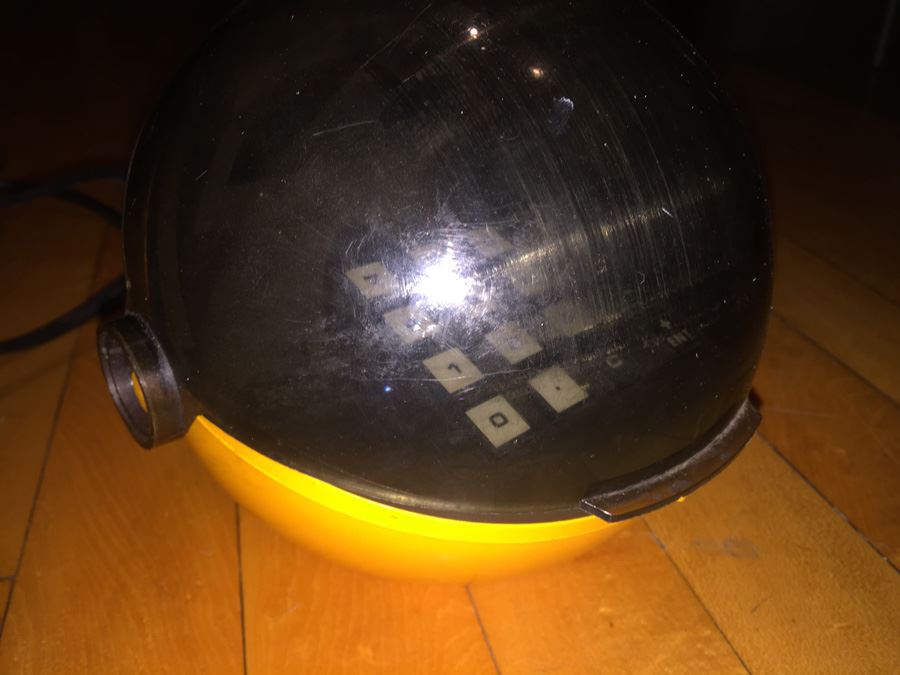 Garrett Modern Space Age Yellow Space Helmet Calculator Model No. 2020 [Photo 1]
