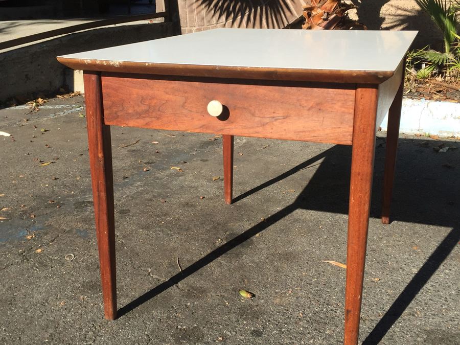 Wooden Mid-Century Side Table [Photo 4]