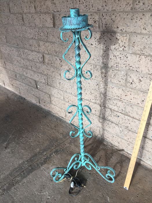 Twisted Metal Blue Floor Lamp [Photo 5]