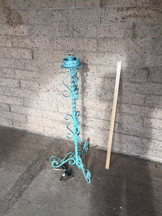 Twisted Metal Blue Floor Lamp [Photo 4]