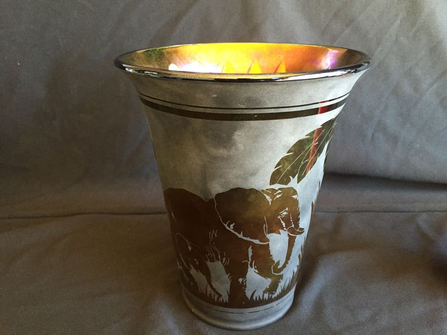 Limited Edition Fenton Art Glass Vase Of Elephants Walking By Fances Burton [Photo 9]