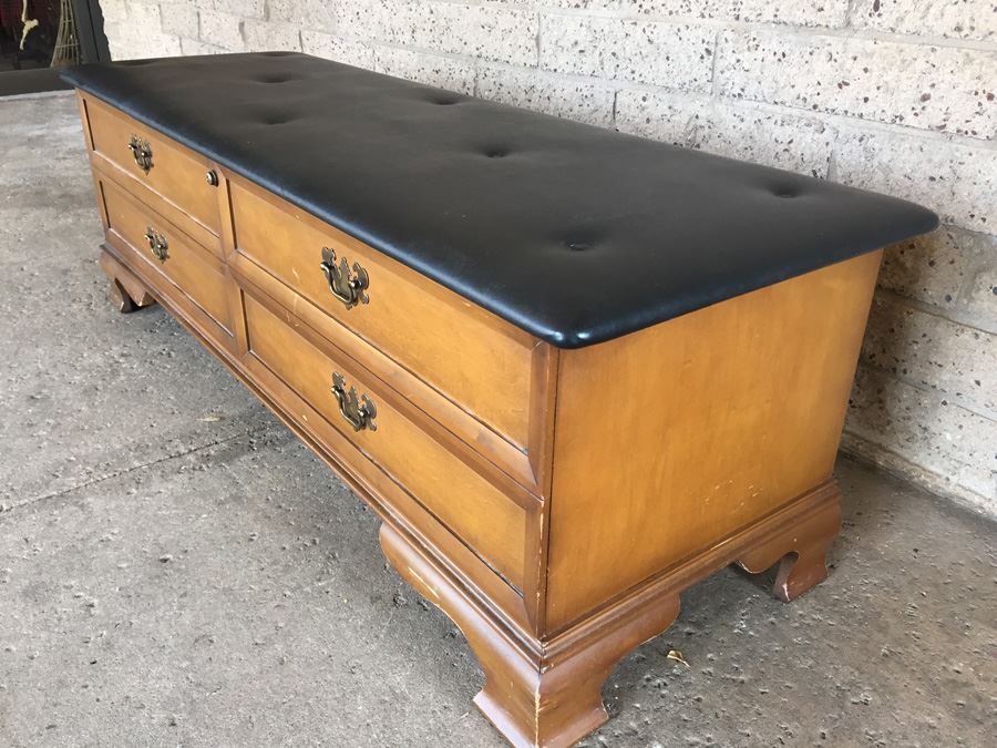 LANE Cedar Chest [Photo 2]
