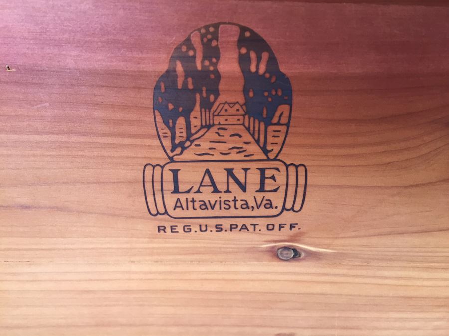 LANE Cedar Chest [Photo 5]