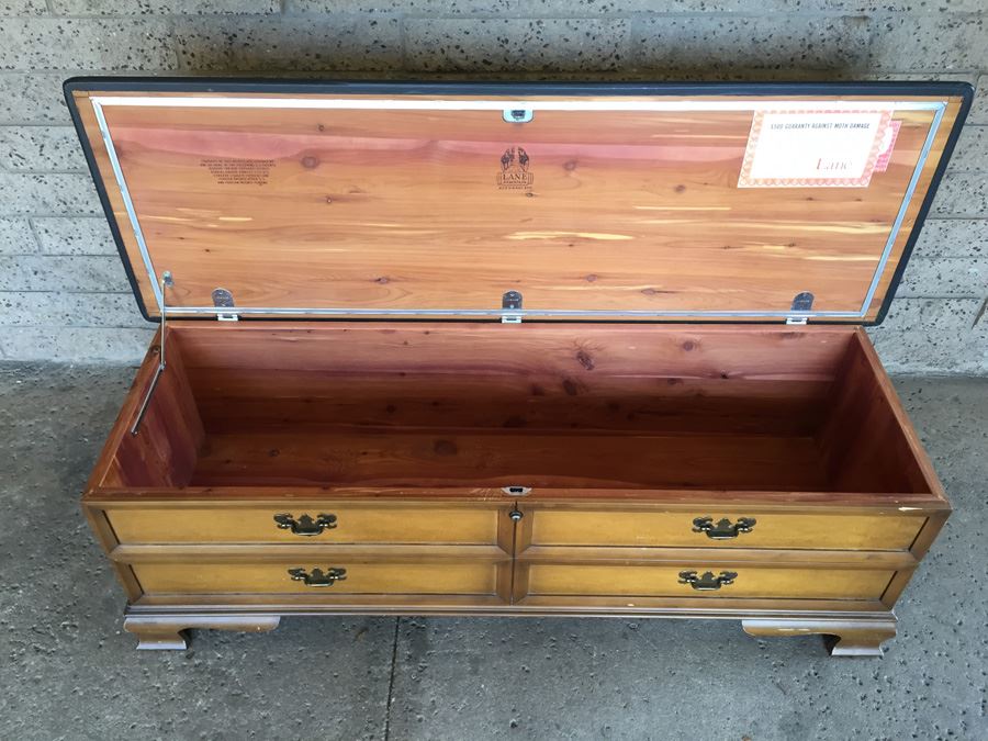 LANE Cedar Chest [Photo 3]