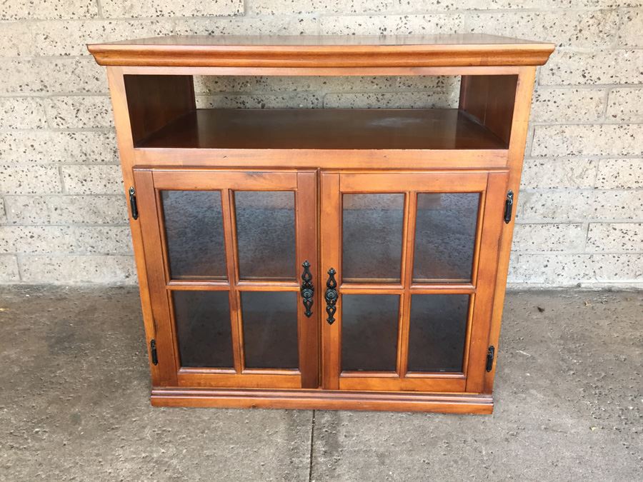 Traditional Solid Cherry 32' Stand By Riley Holliday [Photo 1]