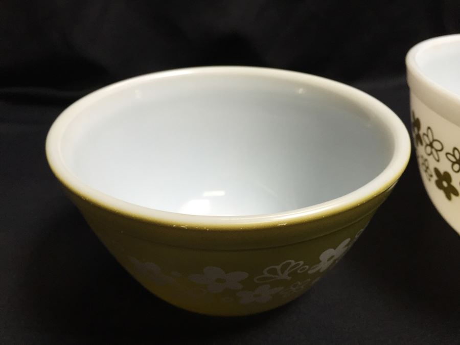 Pair Of Pyrex Bowls [Photo 4]
