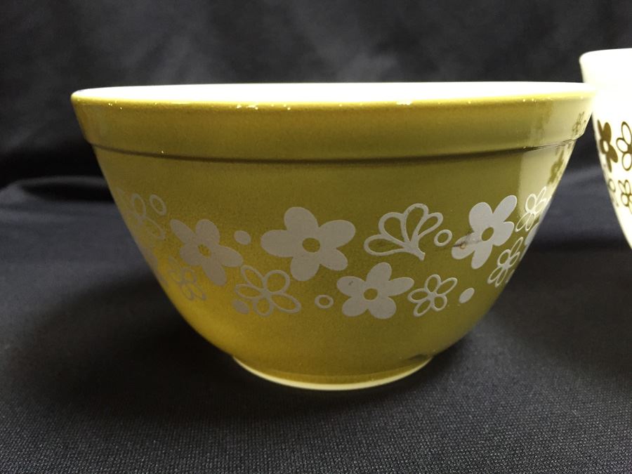 Pair Of Pyrex Bowls [Photo 3]