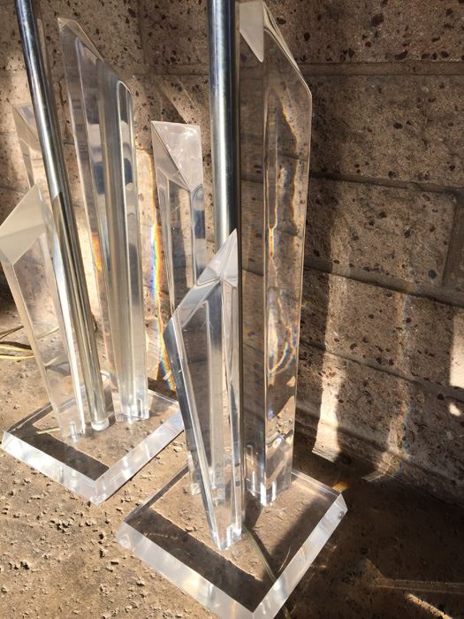 Pair Of Lucite Table Lamps [Photo 5]