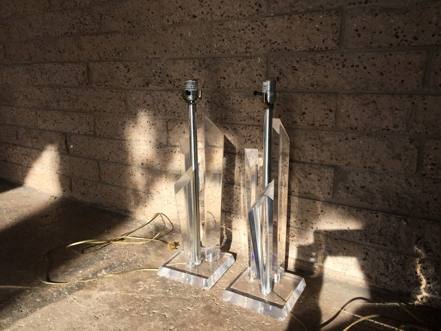 Pair Of Lucite Table Lamps [Photo 4]