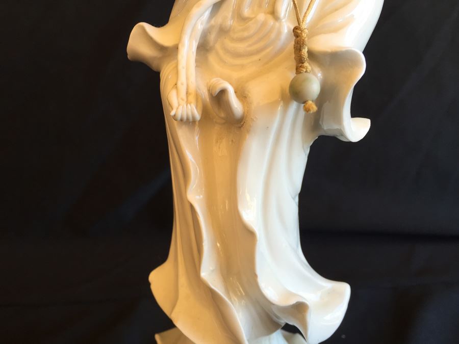A Chinese Blanc De Chine Figure Of Guanyin [Photo 7]