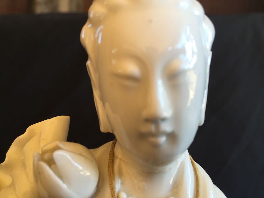 A Chinese Blanc De Chine Figure Of Guanyin [Photo 6]