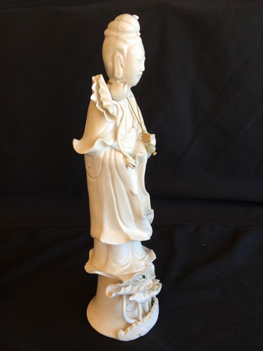 A Chinese Blanc De Chine Figure Of Guanyin [Photo 12]