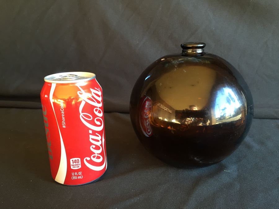Old Hand Blown Round Bottle [Photo 1]