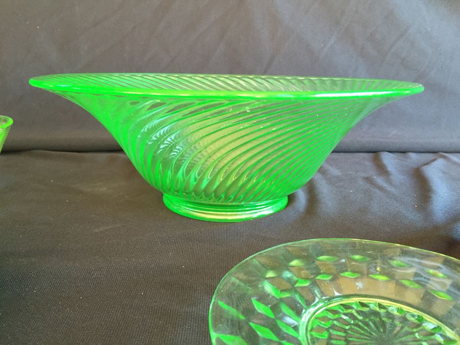 Vaseline Glass Lot [Photo 8]