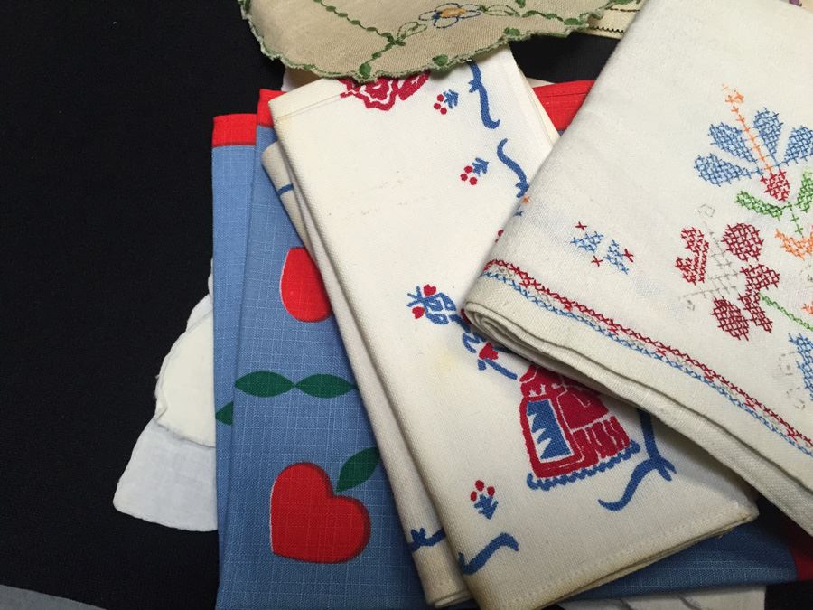 Assorted Linen Lot [Photo 23]