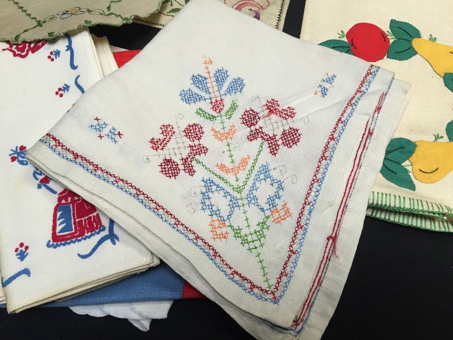 Assorted Linen Lot [Photo 2]