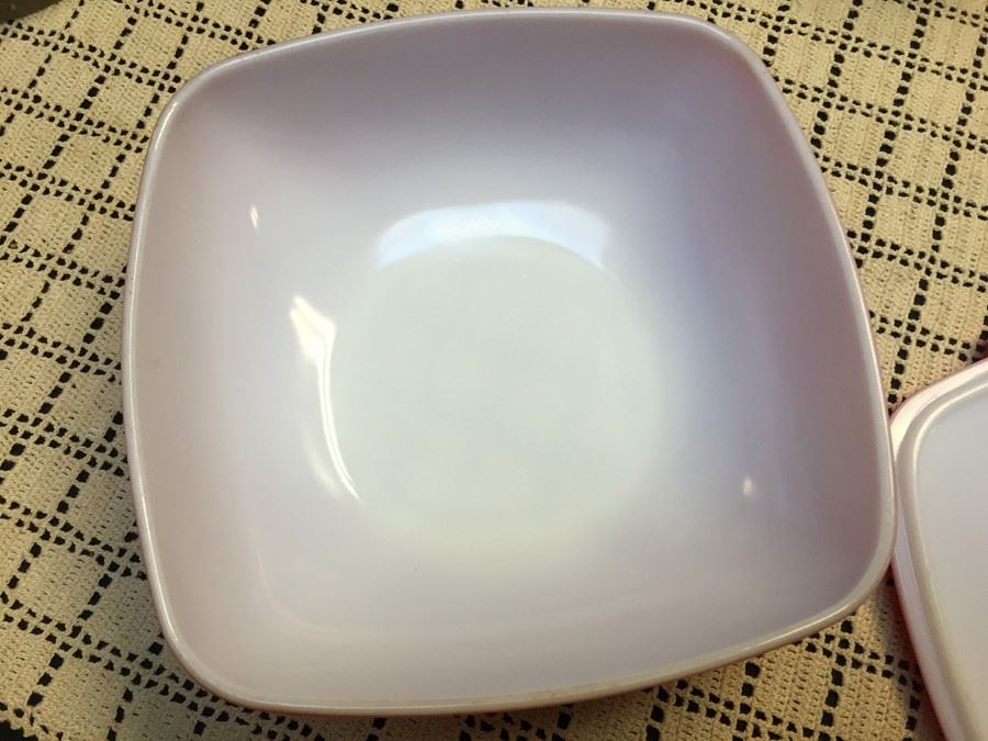 Red Pyrex Bowl With Lid [Photo 6]