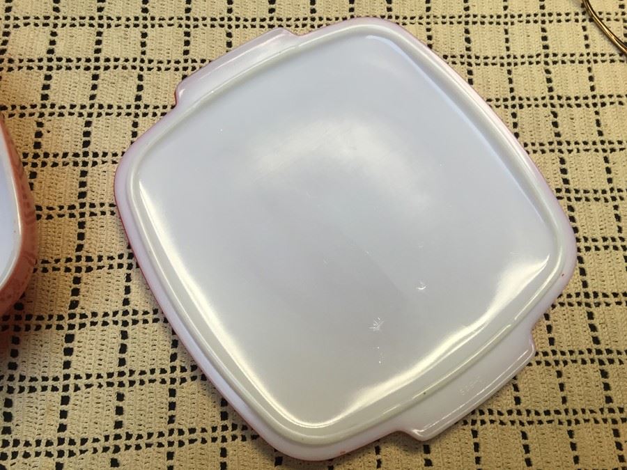 Red Pyrex Bowl With Lid [Photo 5]