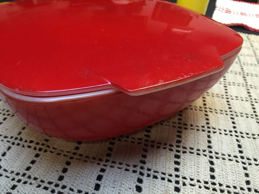 Red Pyrex Bowl With Lid [Photo 2]