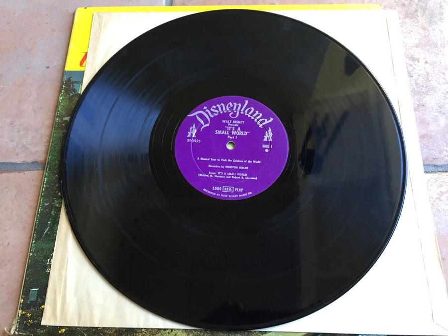 It's A Small World - Disneyland ‎- ST-3925 [Photo 4]