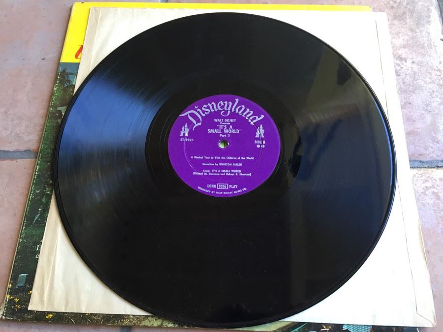 It's A Small World - Disneyland ‎- ST-3925 [Photo 6]