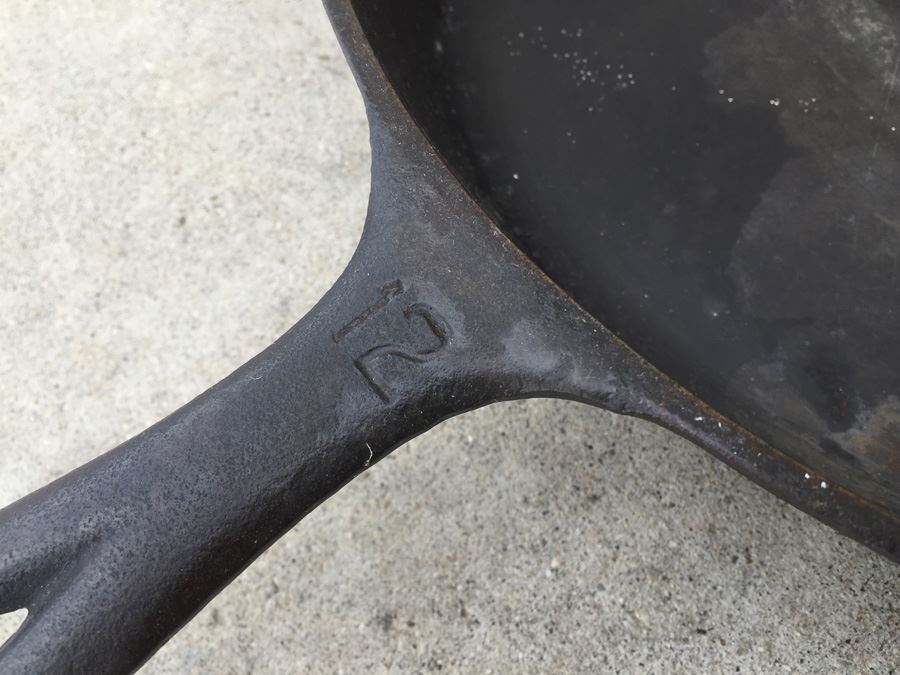 GRISWOLD Cast Iron Skillet 12 [Photo 4]