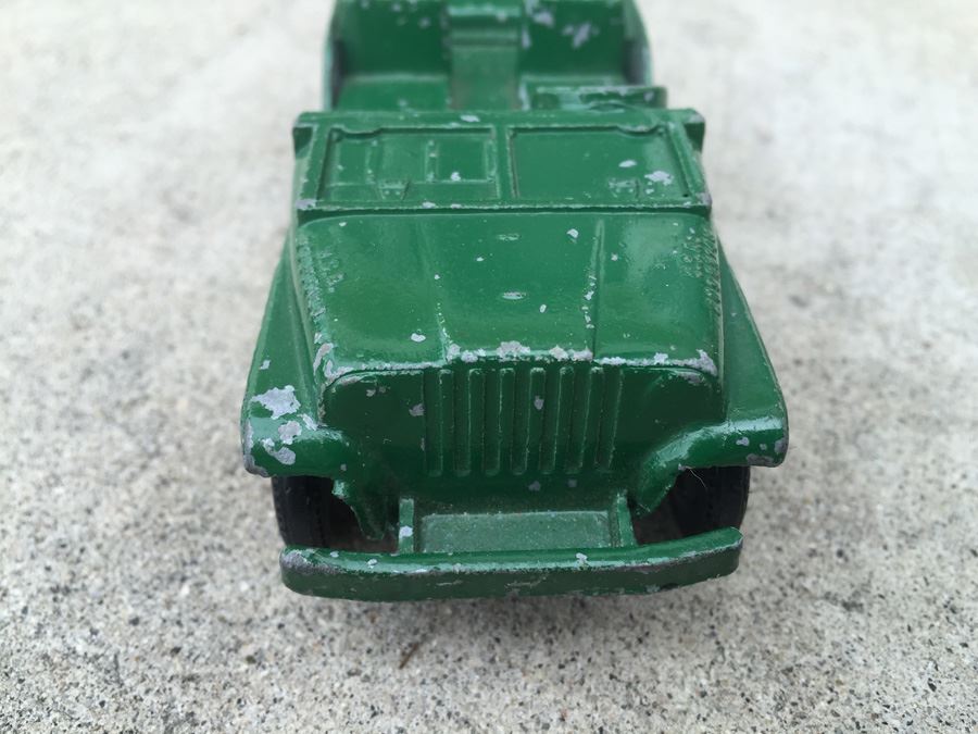 TOOTSIETOY And Dinky Toys Car Lot [Photo 5]