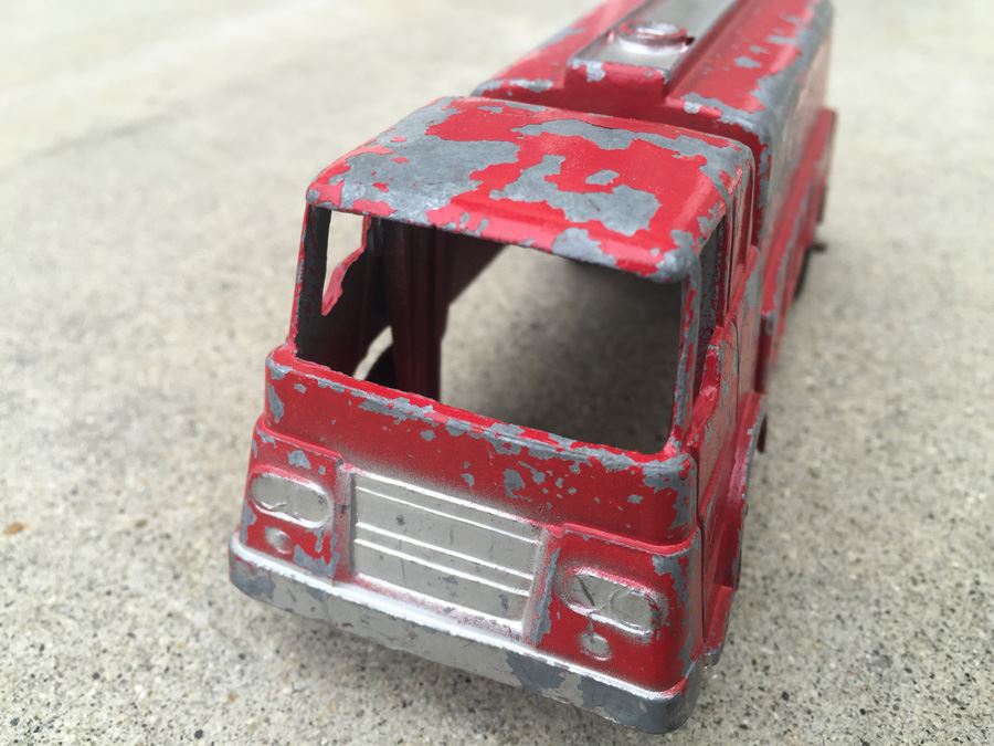 TOOTSIETOY And Dinky Toys Car Lot [Photo 8]