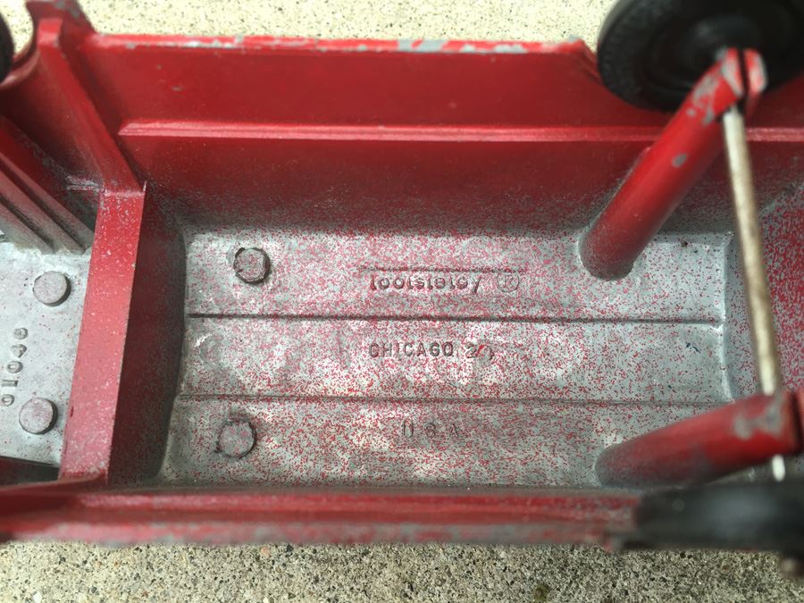 TOOTSIETOY And Dinky Toys Car Lot [Photo 11]