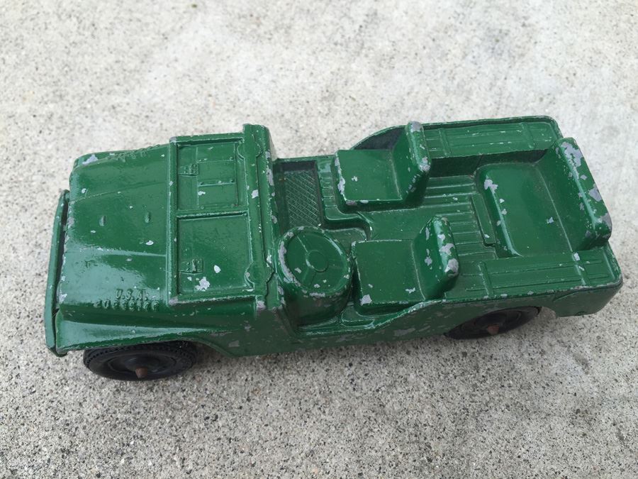 TOOTSIETOY And Dinky Toys Car Lot [Photo 4]