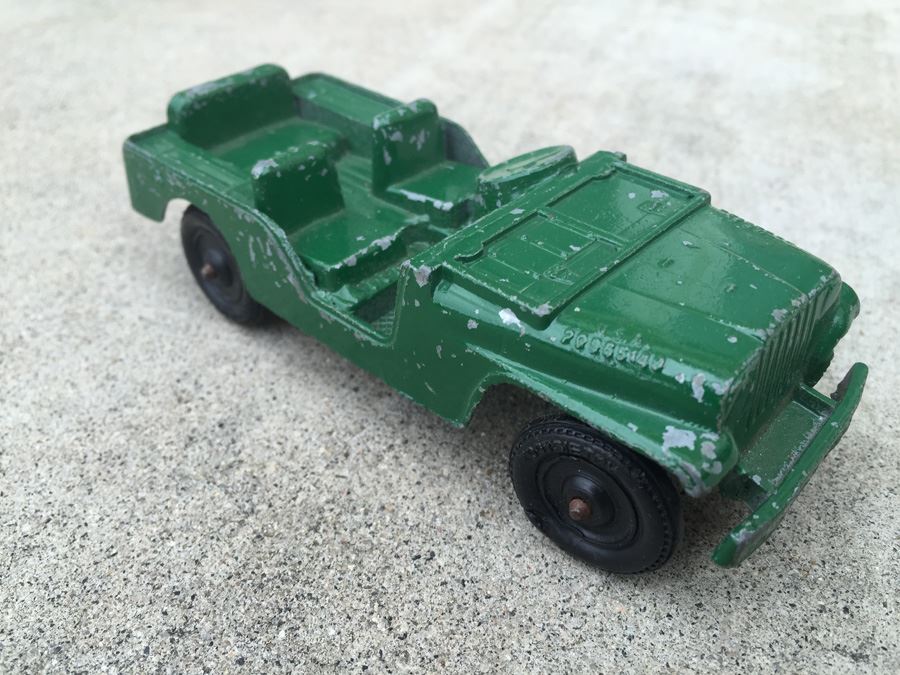 TOOTSIETOY And Dinky Toys Car Lot [Photo 6]