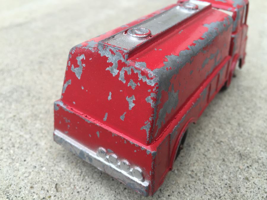 TOOTSIETOY And Dinky Toys Car Lot [Photo 10]