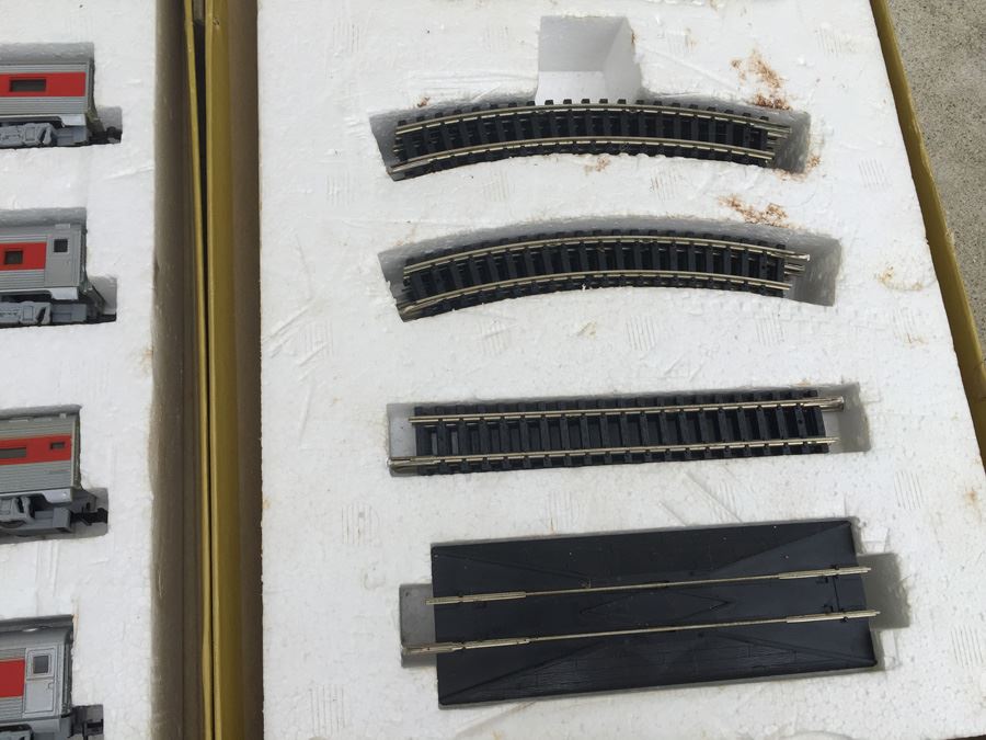 AURORA Micro-Gauge Postage Stamp Trains In Box [Photo 11]