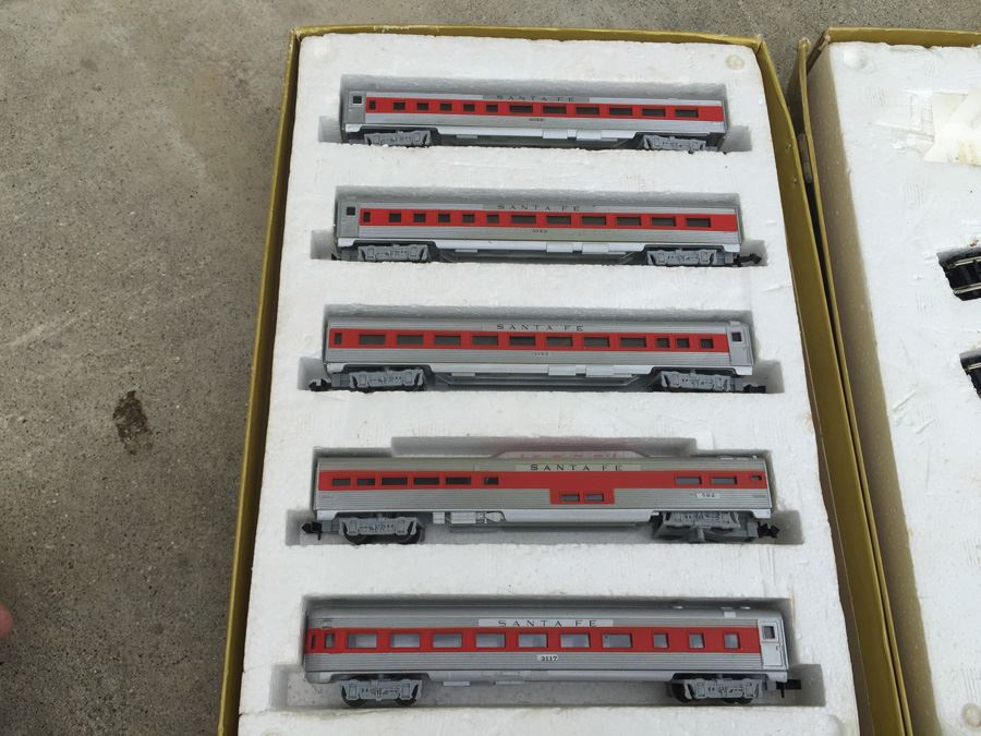 AURORA Micro-Gauge Postage Stamp Trains In Box [Photo 3]