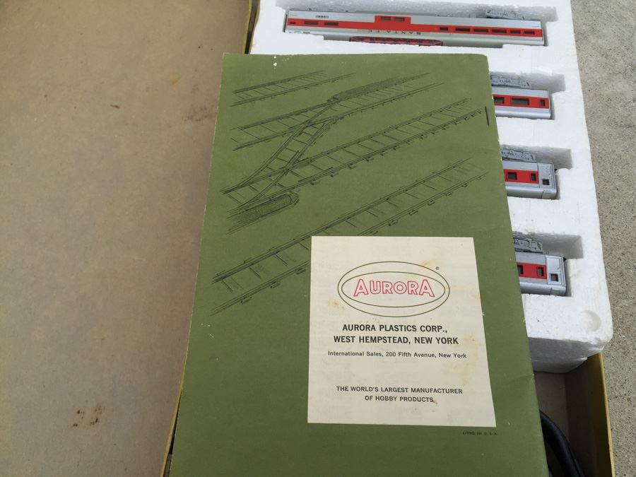 AURORA Micro-Gauge Postage Stamp Trains In Box [Photo 7]