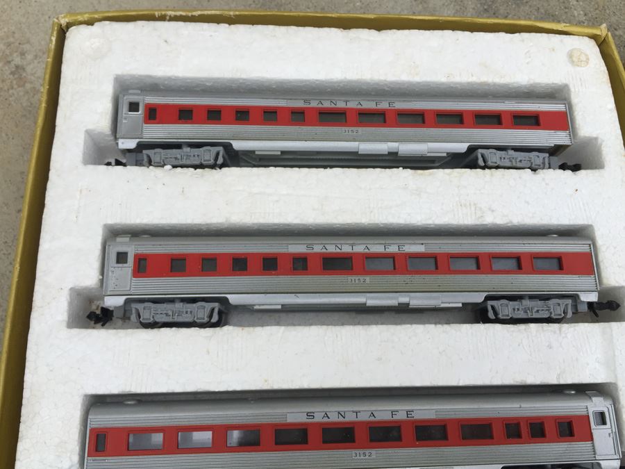 AURORA Micro-Gauge Postage Stamp Trains In Box [Photo 10]