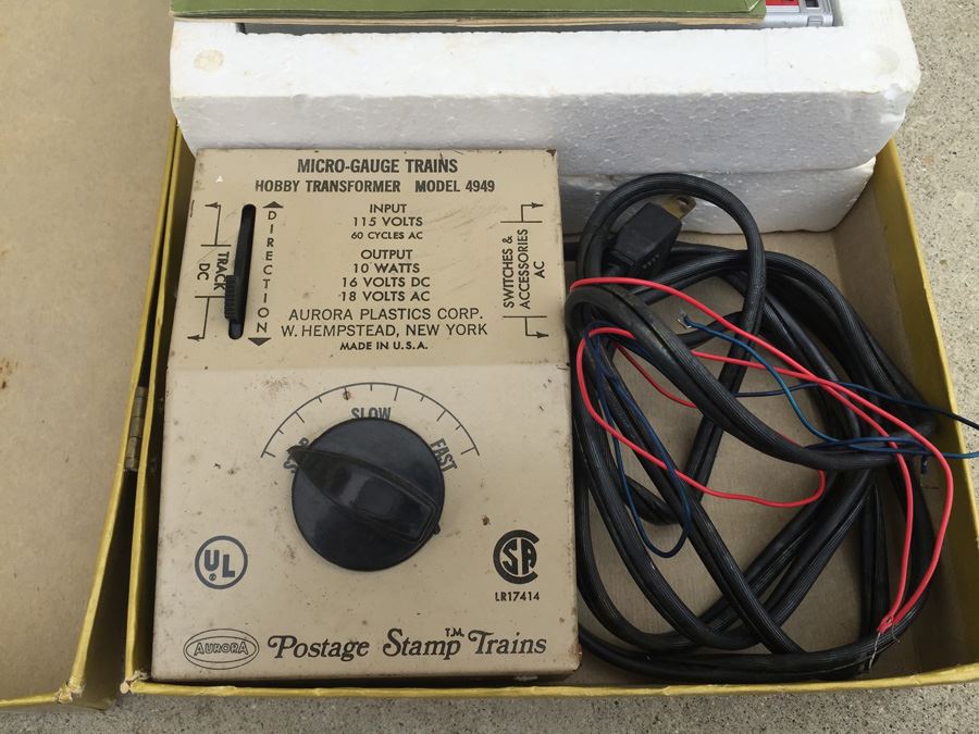 AURORA Micro-Gauge Postage Stamp Trains In Box [Photo 5]