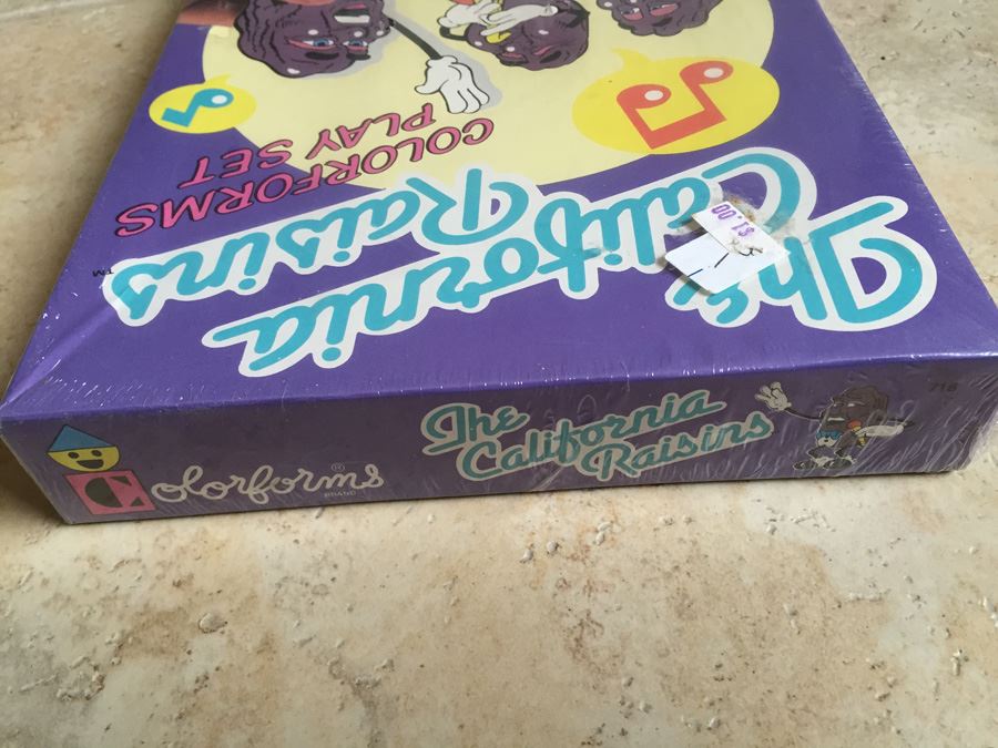The California Raisins Colorforms Play Set Sealed [Photo 5]