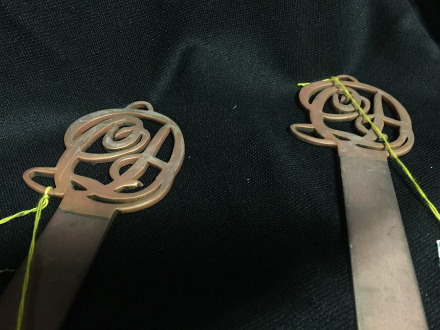 Charles Dickens Department 56 Copper Plate Display Hangers [Photo 5]