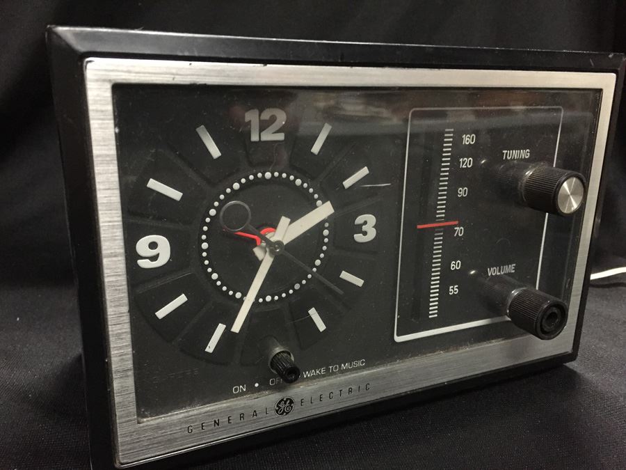 Vintage General Electric Radio Alarm Clock [Photo 8]