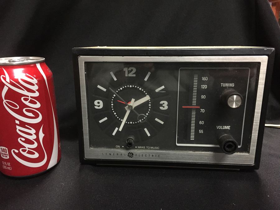 Vintage General Electric Radio Alarm Clock [Photo 1]