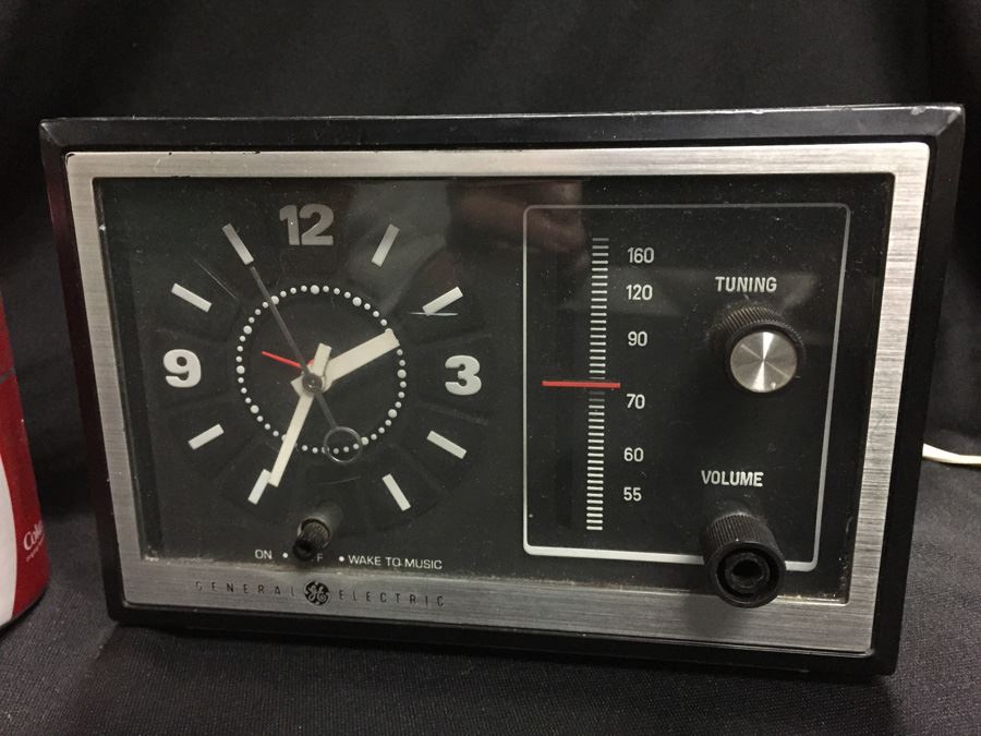 Vintage General Electric Radio Alarm Clock [Photo 2]