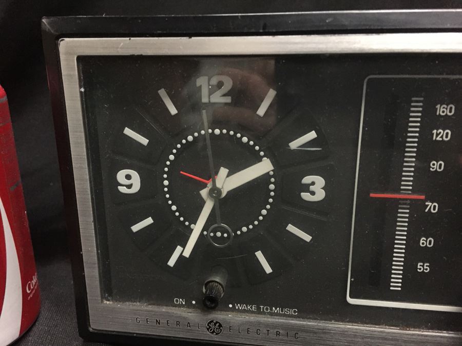Vintage General Electric Radio Alarm Clock [Photo 3]