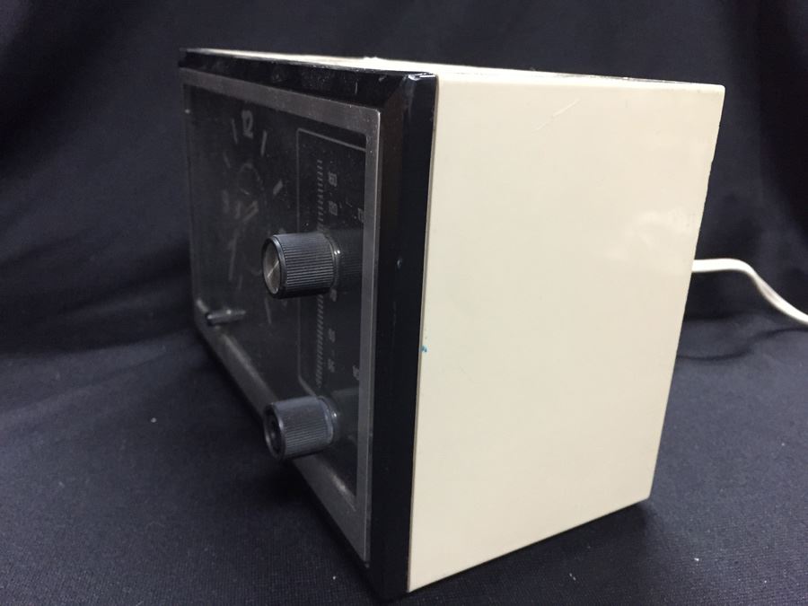Vintage General Electric Radio Alarm Clock [Photo 6]